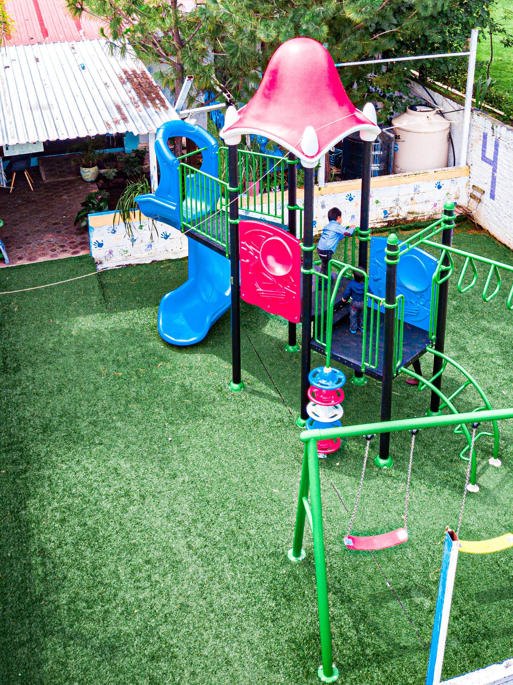 Area de niños en el refugio los reyes